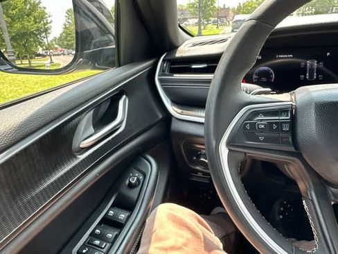 Used 2023 Jeep Grand Cherokee Altitude AWD/4WD image 38