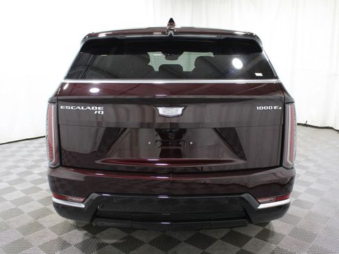 New 2026 Cadillac Escalade IQ Luxury 2 w/ LPO, Radiant Package image 34