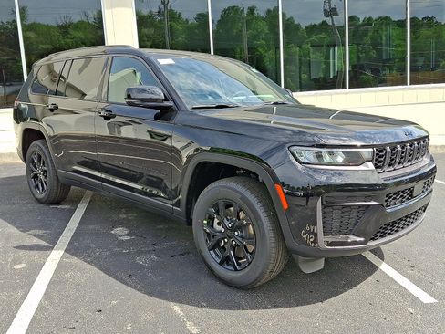 New 2026 Jeep Grand Cherokee L 4WD image 2