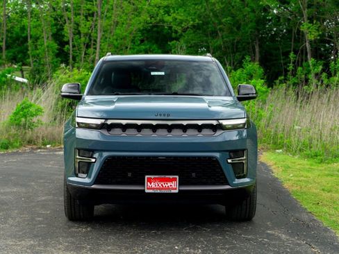 New 2026 Jeep Grand Wagoneer L Limited AWD/4WD image 4