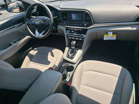 Used 2020 Hyundai Elantra SE FWD image 15