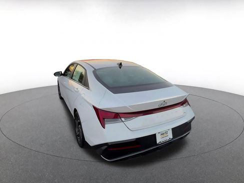 Used 2025 Hyundai Elantra Limited image 11