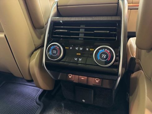 Used 2024 Land Rover Range Rover SE image 37