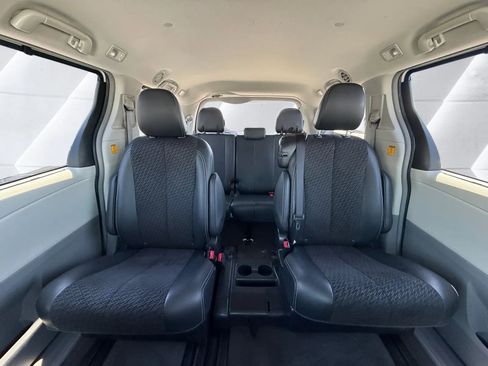 Used 2012 Toyota Sienna SE FWD image 13