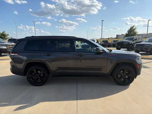 Used 2024 Jeep Grand Cherokee L Laredo AWD/4WD image 6