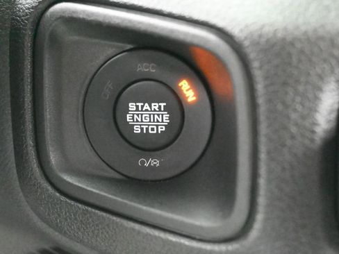 Used 2024 Jeep Gladiator Sport AWD/4WD image 25