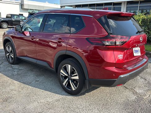 Used 2025 Nissan Rogue SL FWD image 5