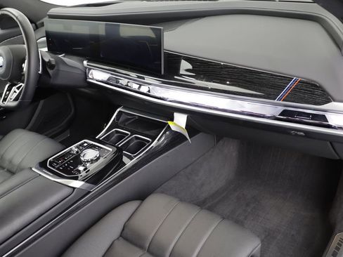 Certified 2025 BMW 750e xDrive w/ Autobahn Package AWD/4WD image 22