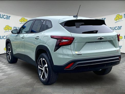 Used 2024 Chevrolet Trax RS w/ Sunroof Package image 4