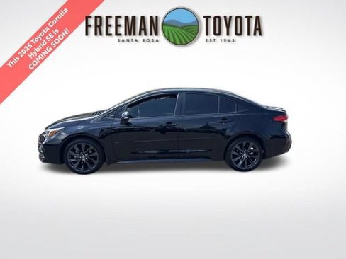 Used 2025 Toyota Corolla SE FWD image 1