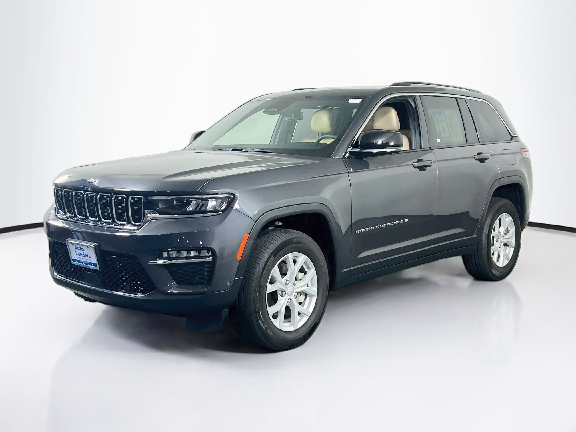 Used 2023 Jeep Grand Cherokee Limited w/ Luxury Tech Group II AWD/4WD image 1