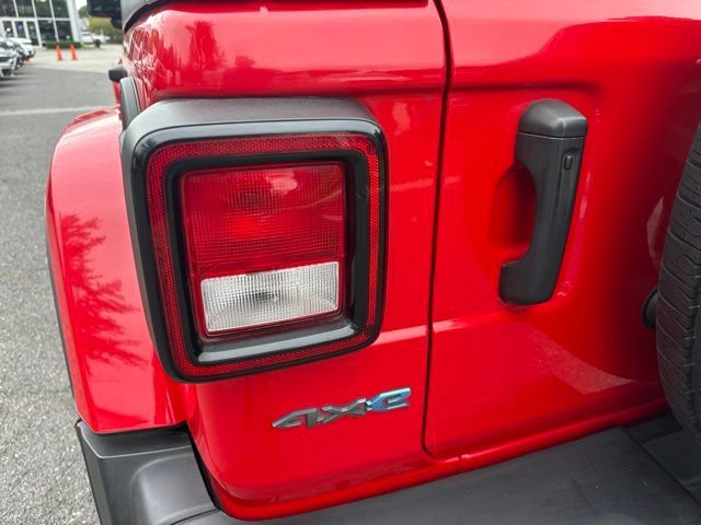 Used 2024 Jeep Wrangler Unlimited w/ Convenience Group AWD/4WD image 27