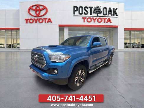 Used 2017 Toyota Tacoma TRD Sport RWD image 4