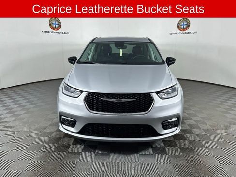 Used 2024 Chrysler Pacifica Touring-L FWD image 15