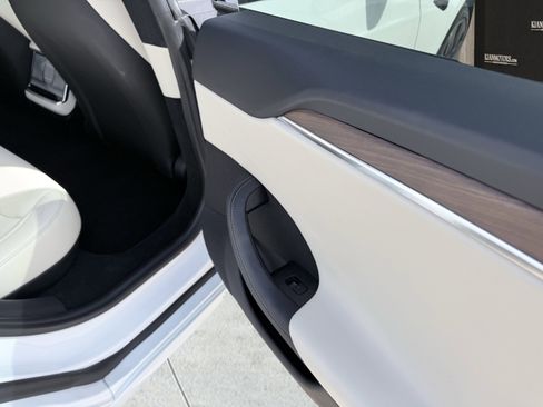 Used 2025 Tesla Model S image 38