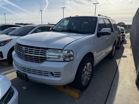 Used 2013 Lincoln Navigator 2WD image 2