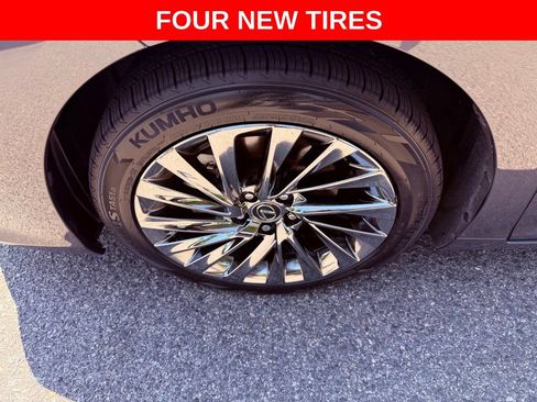 Used 2024 Lexus ES 350 w/ Technology Package FWD image 4
