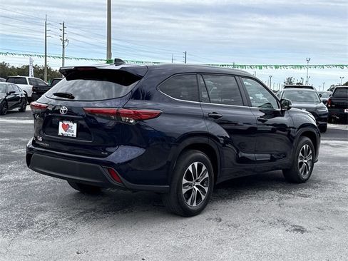 Used 2023 Toyota Highlander XLE image 8