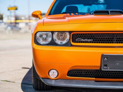 Used 2014 Dodge Challenger R/T RWD image 47