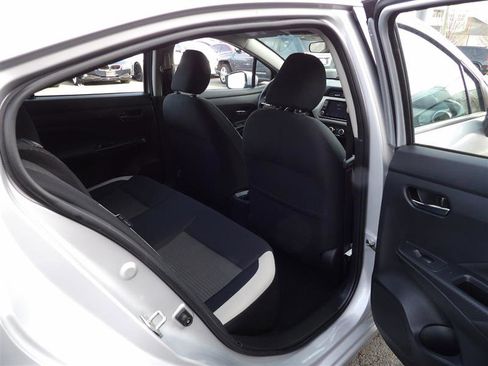 Used 2021 Nissan Versa SV image 14