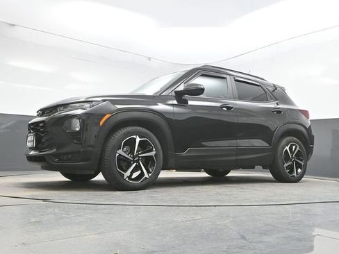 Used 2023 Chevrolet TrailBlazer RS w/ Sun and Liftgate Package FWD image 35