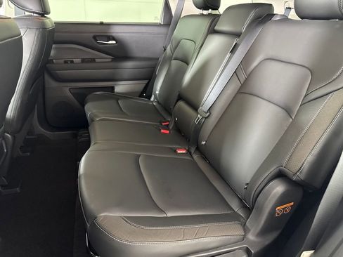 Used 2023 Nissan Pathfinder SL image 12