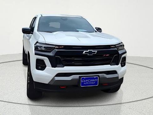 Used 2024 Chevrolet Colorado Z71 w/ Z71 Convenience Package 2 AWD/4WD image 2