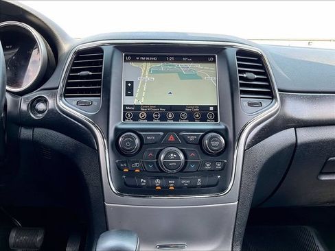 Used 2018 Jeep Grand Cherokee Altitude AWD/4WD image 18