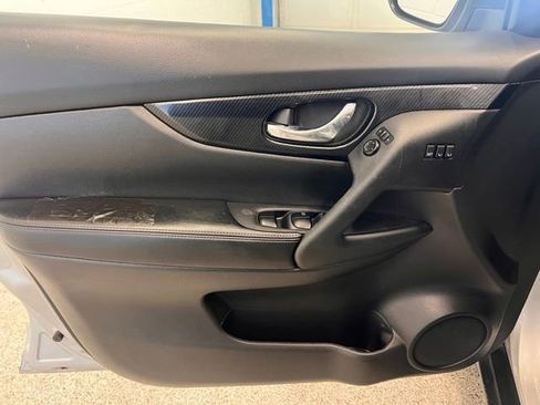 Used 2020 Nissan Rogue SL FWD image 16