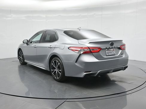 Used 2020 Toyota Camry SE image 25