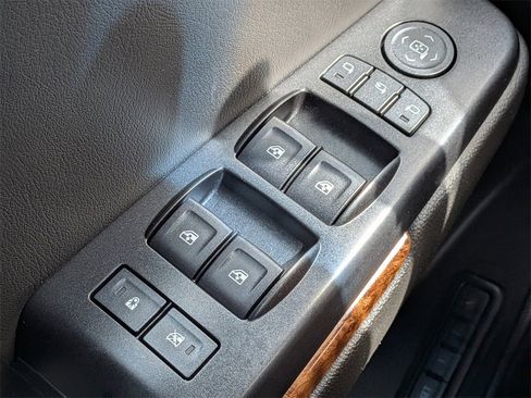 Used 2017 Chevrolet Suburban Premier image 28