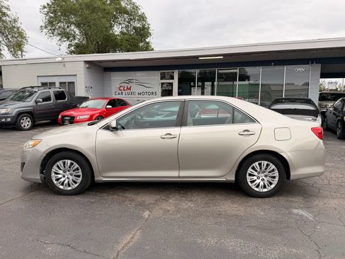 Used 2014 Toyota Camry LE FWD image 7