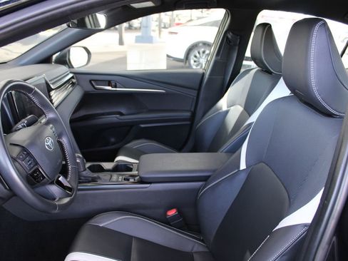 Certified 2025 Toyota Camry SE image 7