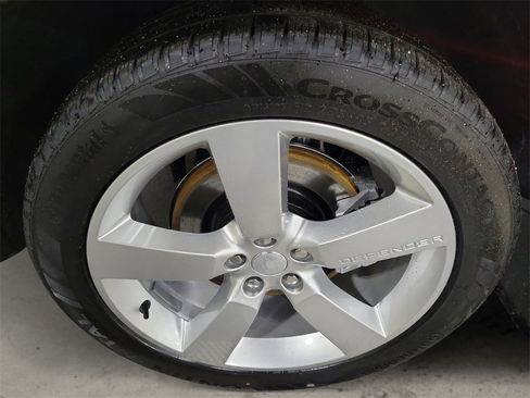 New 2024 Land Rover Defender 110 SE image 10