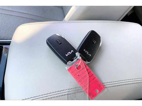 Used 2023 Kia Sorento SX Prestige w/ Panoramic Sunroof Package image 11