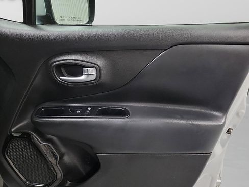 Used 2017 Jeep Renegade Altitude AWD/4WD image 15