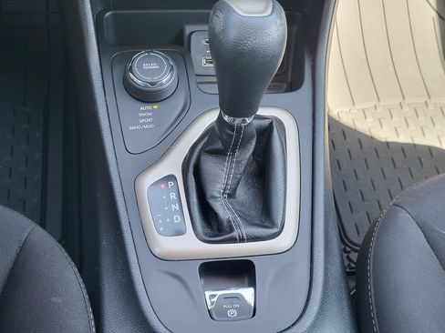 Used 2017 Jeep Cherokee Sport AWD/4WD image 22