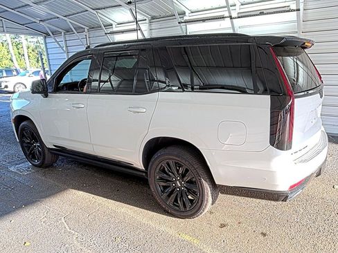 Used 2022 Cadillac Escalade Sport Platinum w/ Heavy-Duty Trailer Package AWD/4WD image 2