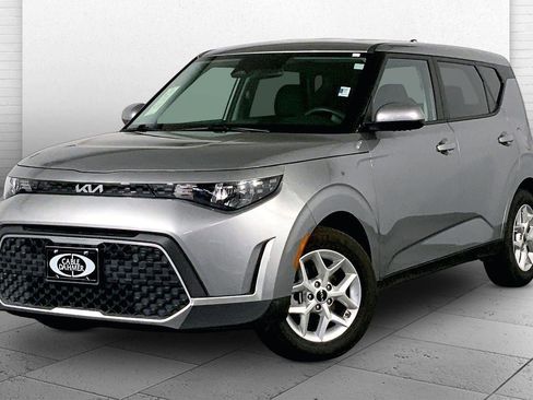 Used 2025 Kia Soul LX image 12