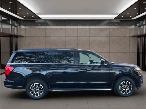 Used 2022 Ford Expedition Max XLT image 9