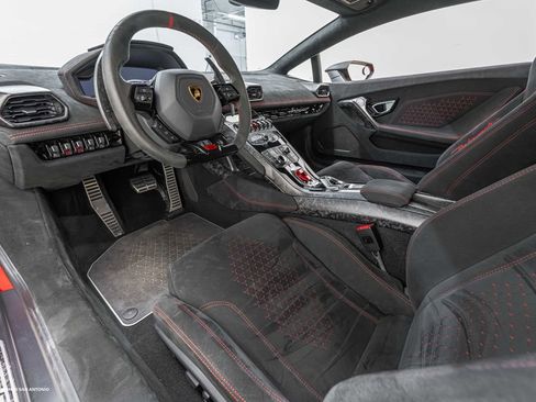 Used 2018 Lamborghini Huracan Performante AWD/4WD image 37