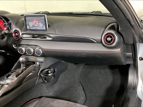 Used 2019 FIAT 124 Spider Abarth RWD image 16