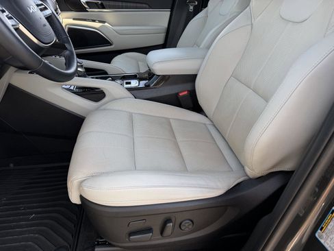 Used 2024 Kia Telluride SX w/ Towing Package image 11