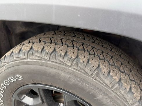 Used 2019 Jeep Cherokee Trailhawk AWD/4WD image 37