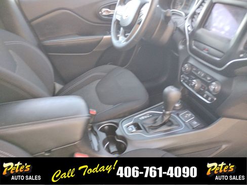 Used 2019 Jeep Cherokee Latitude w/ Popular Appearance Group AWD/4WD image 20