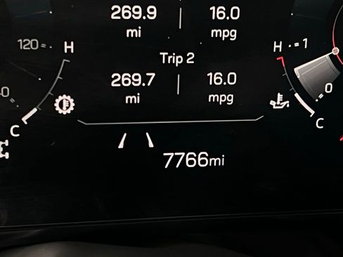 Used 2025 GMC Yukon Denali image 17