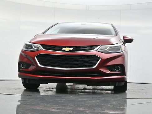 Used 2018 Chevrolet Cruze LT w/ Convenience Package FWD image 33