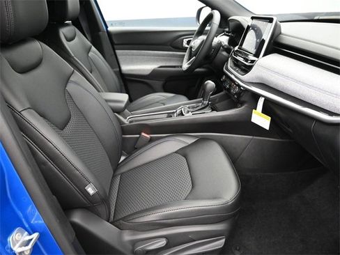 New 2025 Jeep Compass Latitude image 12