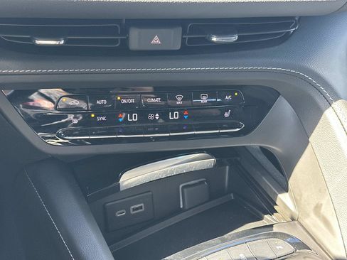 Certified 2023 Buick Envision Essence FWD image 28