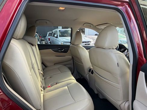Used 2019 Nissan Rogue SV FWD image 17